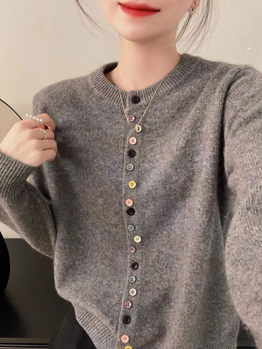 Charlotte – Cardigan Classique à Boutons